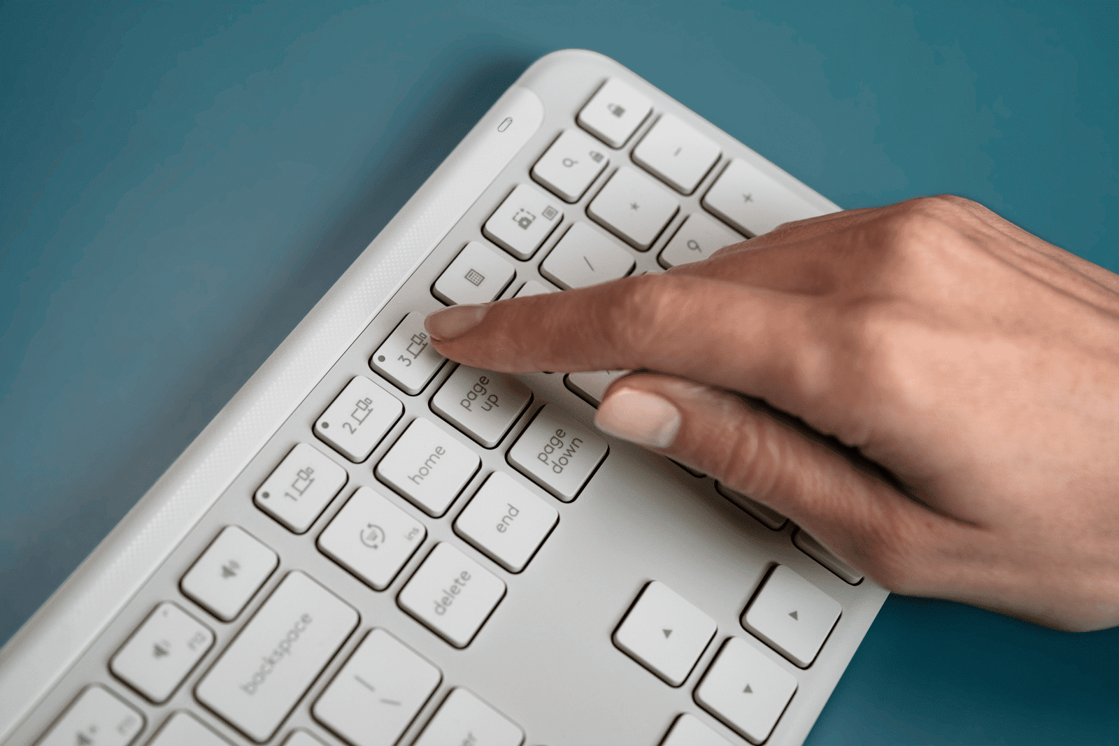 Teclado inalámbrico Logitech Signature Slim K950 - Imagen 3